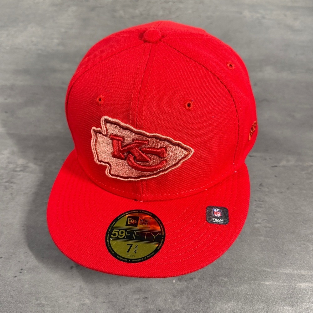 New Era Kansas City Chiefs Men 7 3/4 Red Pink Mono Camo 59FIFTY Fitted Hat NFL